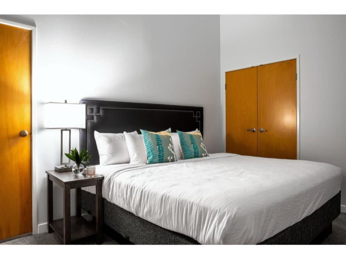 Beautiful 2Br 2Ba In The Block By Cozysuites Indianapolis Buitenkant foto