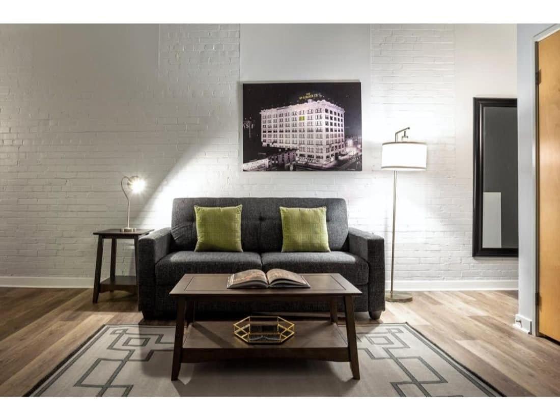 Beautiful 2Br 2Ba In The Block By Cozysuites Indianapolis Buitenkant foto